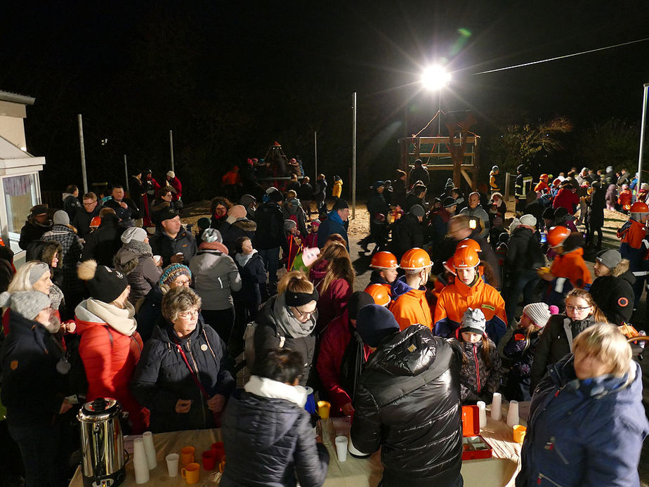 Sankt Martin Laternenumzug durch die Stadt (Foto: Karl-Franz Thiede)